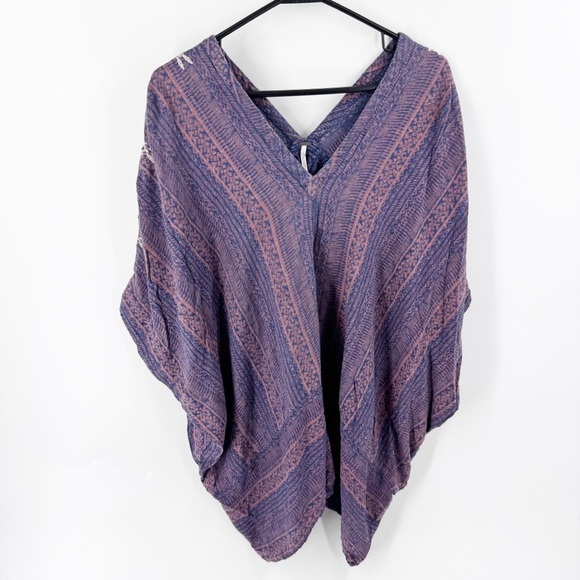 Free People Tops - ✅ FREE PEOPLE PONCHO STYLE BATWING EMBROIDERED V-NECK TOP SIZE X-SMALL BOHO